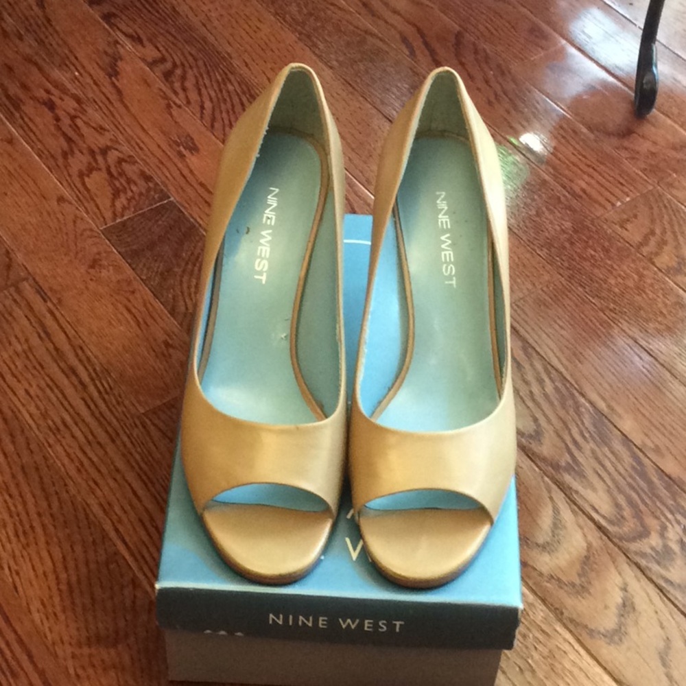 Nine West peep toe
